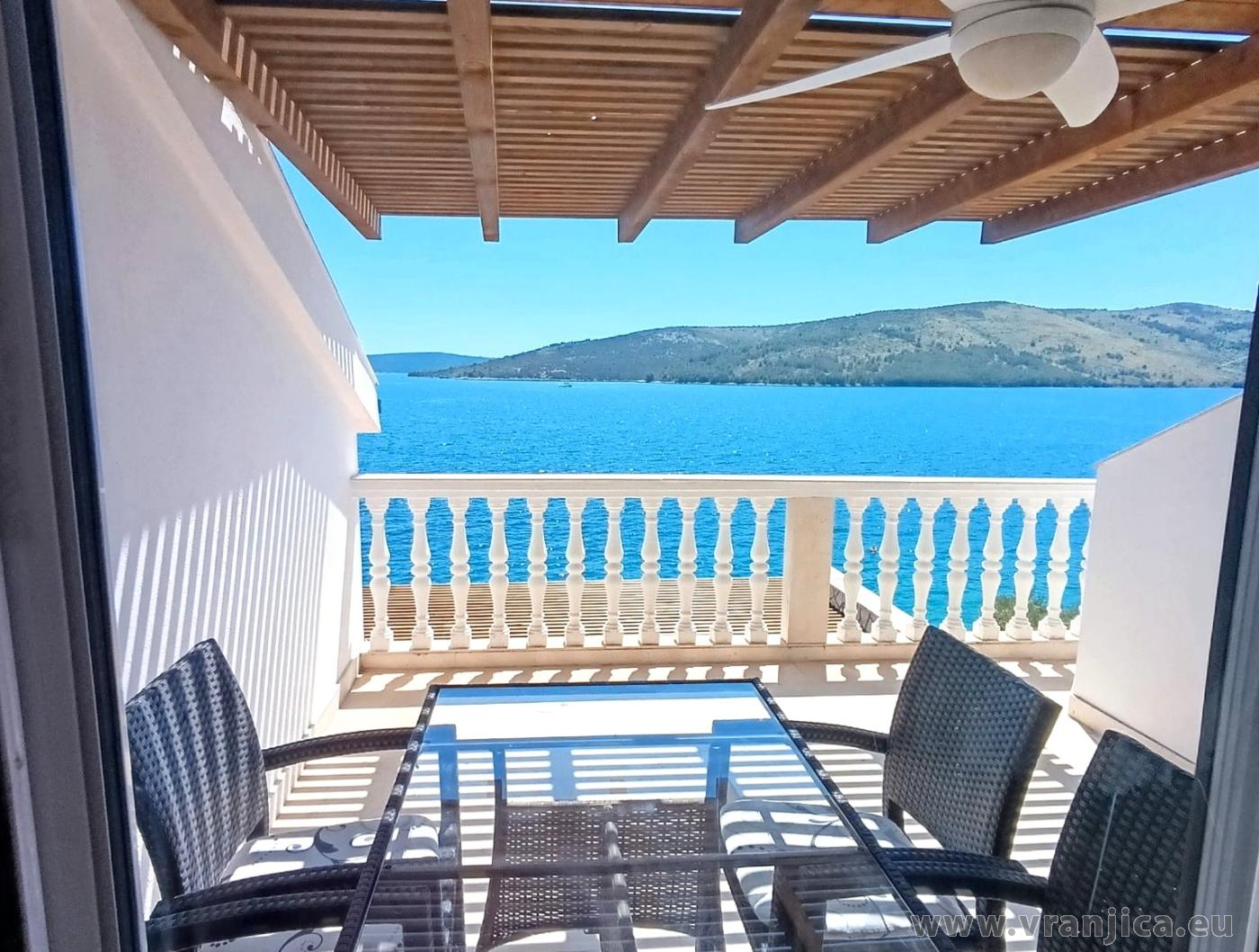 Chorvatcko Apartmán ARŽIČ AP1 (4+1) AP2 (4)